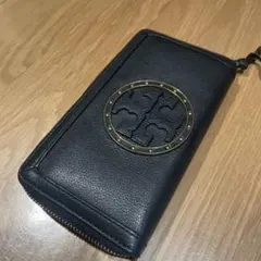 ブラックレザー ロゴ入り長財布