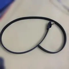 黒いレザーベルト 金属バックル付き