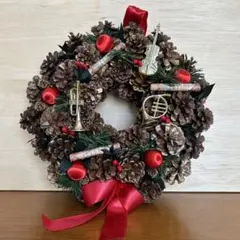 クリスマスリース　松ぼっくりと楽器