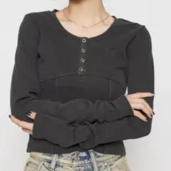 LAGUA GEM トップス ショート丈 ライトブラックのサムネイル