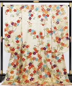 正絹 振袖 金彩 駒刺繍 古典柄 花柄 成人式のサムネイル