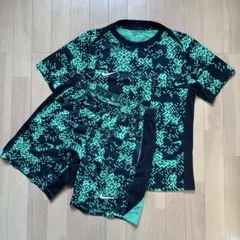 Nike Dri-FIT ドットパターンシャツ