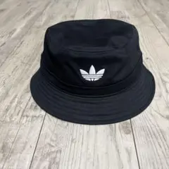 adidas ブラック バケットハット OSFM