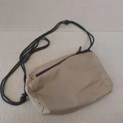 ユニクロベージュ サコッシュ ショルダーバッグ