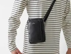 SEEKER ブラックレザー ショルダーバッグ