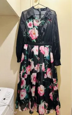 花柄長袖ワンピース 黒とピンク(新品同様)