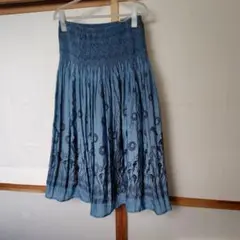 シャインブルー プリーツスカート 花柄刺繍付き　Lサイズ
