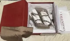 新品未使用　VALENTINO GARAVANI ロックスタッズ パンプスのサムネイル
