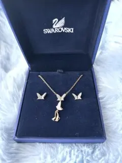Swarovski 蝶モチーフ ネックレスピアスセット