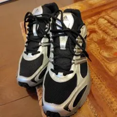 adidas ランニングシューズ ブラック/シルバー　27cm