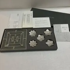 【メルカリ最安値】能作 箸置き 花 5個 ＆ 錫製 かご　セット　KAGOのサムネイル