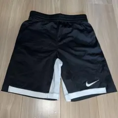 Nike スポーツハーフパンツ 黒/白