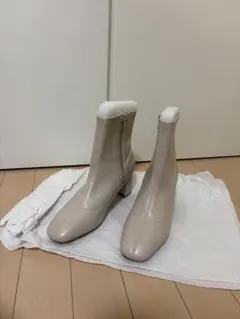 ベージュ 合成皮革 ブーツ サイドファスナー