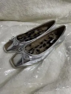 新品！ラブレス ルベル二　シルバーフラットシューズ パンプス 中豹柄ファー