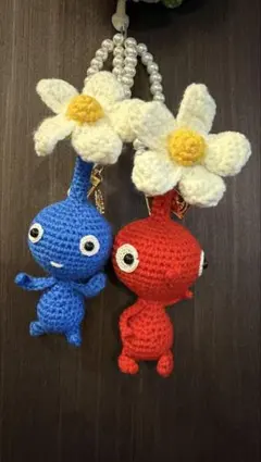 あみくるみ　編み物　ハンドメイド青と赤2個