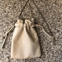 ライトベージュ 巾着型 サコッシュ ポーチ スマホショルダー￼
