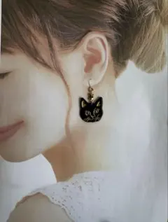 黒猫とイエロービーズのピアス・イヤリング