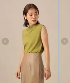 【美品】《手洗い可能》ラメハイネックノースリーブのサムネイル