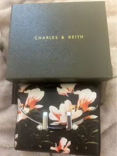 チャールズアンドキース　花柄ミニ財布　新品未使用品