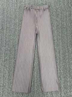 プリーツパンツ