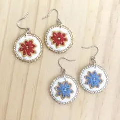 【ハンドメイド】北欧風フラワーの刺繍まるフックピアス