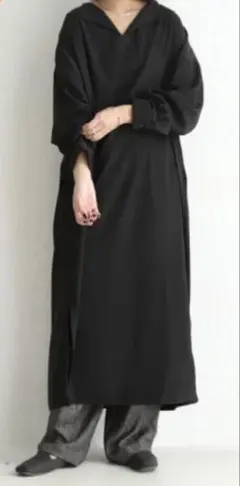 ブラックロングワンピース Vネック サイドスリット