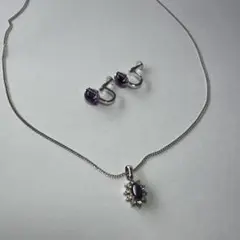 紫のストーン付き ネックレスとイヤリングのセット