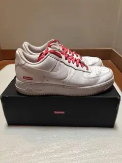 Supreme × Nike Air Force 1 ホワイト