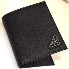 Prada サフィアーノトライアングル 縦型　財布　黒のサムネイル