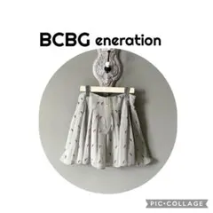 未使用タグ付き　BCBGeneration オウム柄 ミニフレアスカート2のサムネイル