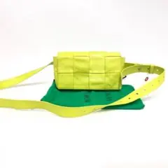 ボッテガヴェネタ レザー マキシイントレチャート カセット ボディバッグ