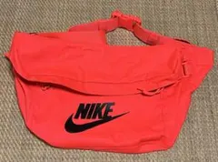 Nike ボディバッグ オレンジ【赤色に近いオレンジ色】