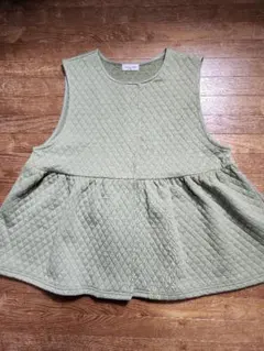 サマンサモスモスSM2 　キルティング素材フレアーベスト　フリーサイズ