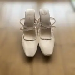 ピ*ク様 マジェステックレゴン　アイボリー ストラップ付きサンダル クリアヒール
