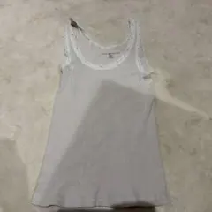 お値下げ中！brandy melville タンクトップ　ベージュ　フリーサイズのサムネイル