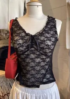 Brandy Melville ブラック レース タンクトップ キャミソールのサムネイル