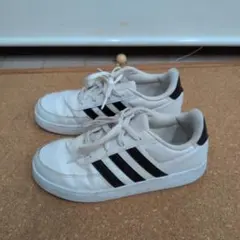 20 adidas ホワイト ブラック スニーカー