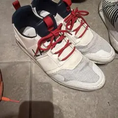 LACOSTE スニーカー