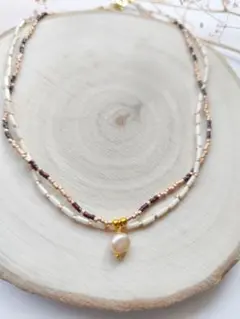 ビーズ二重ネックレス ゴールドチャーム付き