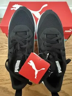 PUMA ブラック/ホワイト スニーカー