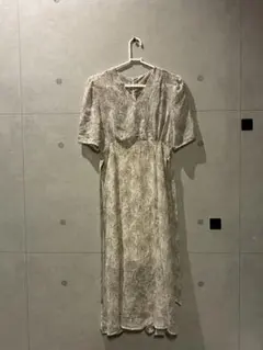 vネックワンピース　花柄
