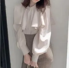 dazzlin ケープカラー付ピンタックブラウスのサムネイル