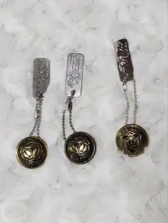 (単品400、2個600円)黒子のバスケ　校章ボタンスイング　誠凛高校　帝光中学