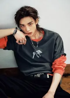 GUESS ヒョンジン着用 Tシャツ パーカー デニム straykids ゲス GUESS - GUESS ヒョンジン着用 Tシャツ パーカー デニム straykids