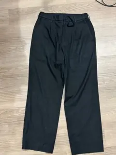 黒のスラックス ユニクロ
