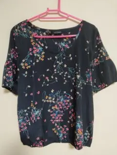 ZARA ザラ 花柄 トップス ネイビーのサムネイル
