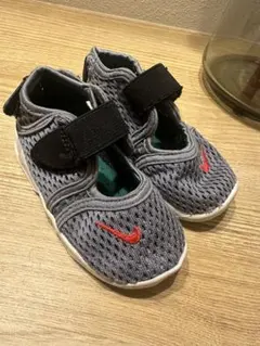 Nike キッズシューズ グレー メッシュ　エアリフト