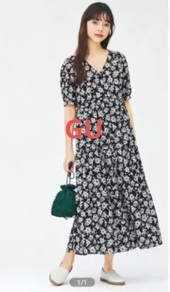 GU フラワーVネック　ティアードワンピース
