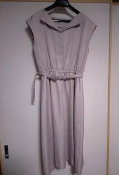 ナチュラルビューティベーシック ベージュ ノースリーブ ワンピース