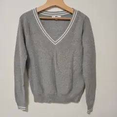 UNIQLO グレー Vネックセーター M